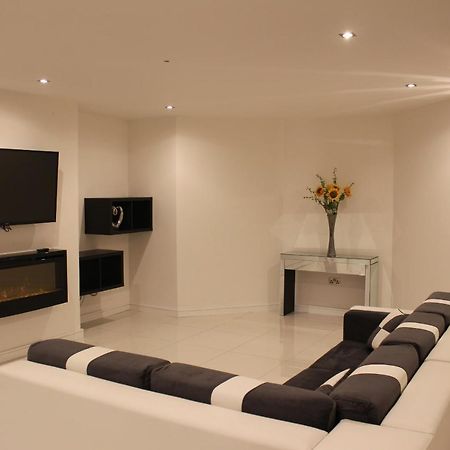 Blossom Lane Apartment Woodford  Экстерьер фото